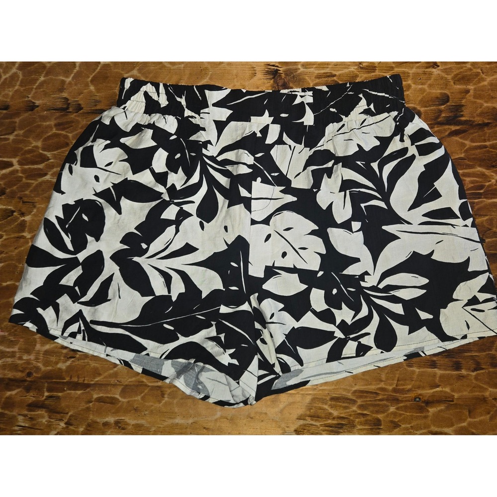 Fashion Nova Womens Plus 1X Tropical Monstera Leaf Shorts Black White WP8664G